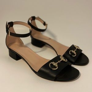 GUCCI Women's sandal with Horsebit
in black leather